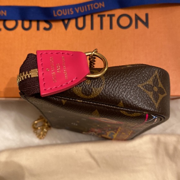 Louis Vuitton 2020 Vivienne—Christmas Limited Edition-Monogram Mini Ponchette - Picture 5 of 8